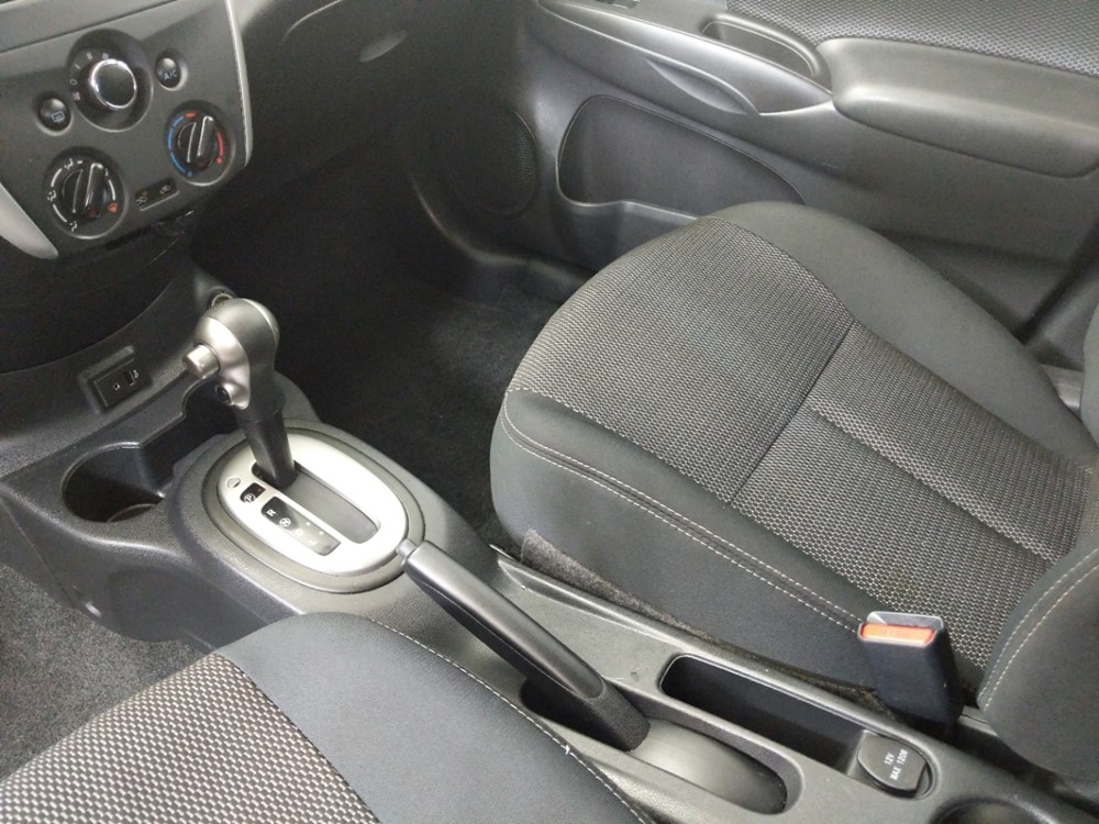 2017 Nissan Versa - Center Console/Cup Holders