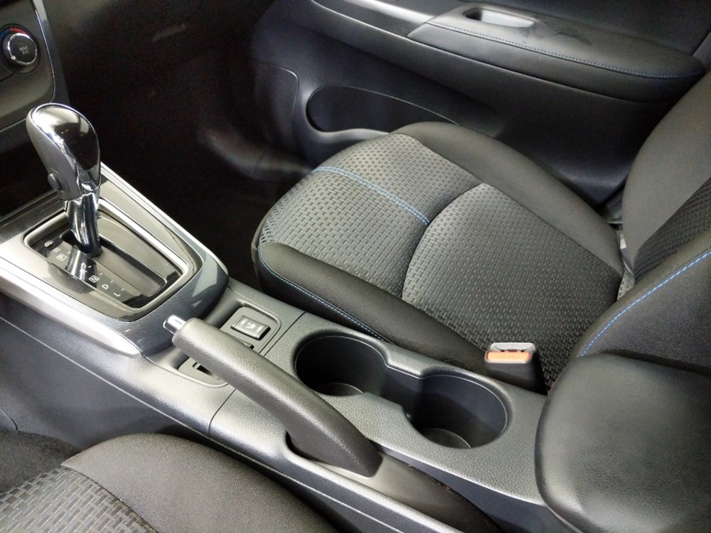 2017 Nissan Sentra - Center Console/Cup Holders