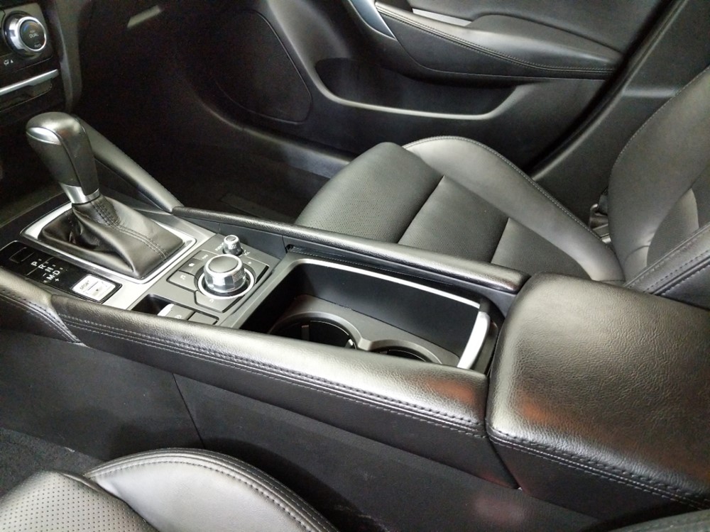 2017 Mazda Mazda6 - Center Console/Cup Holders