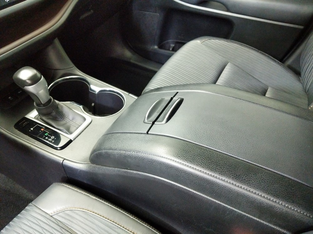 2015 Toyota Highlander - Center Console/Cup Holders