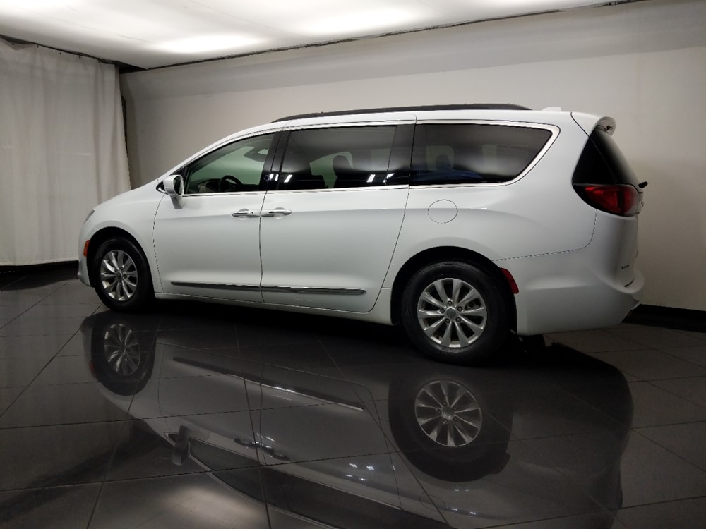 2017 Chrysler Pacifica - Driver Rear Side