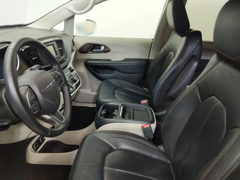 2017 Chrysler Pacifica - Driver Front Seat