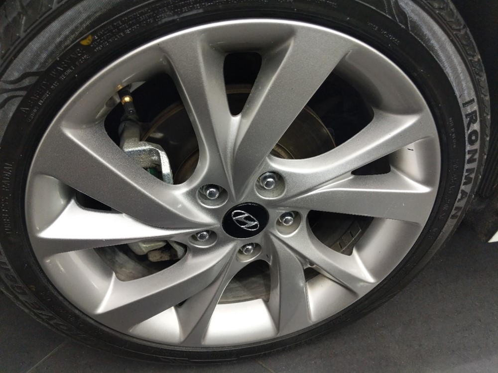 2017 Hyundai Veloster - Wheel