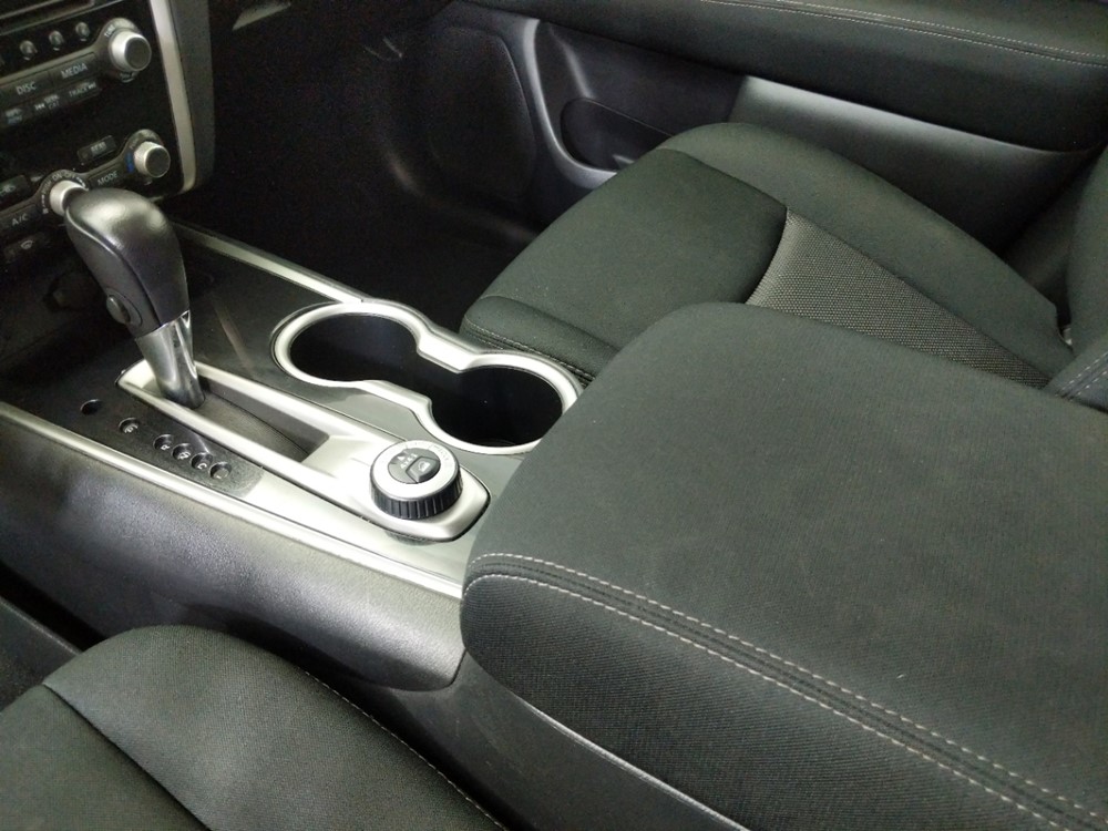 2017 Nissan Pathfinder - Center Console/Cup Holders