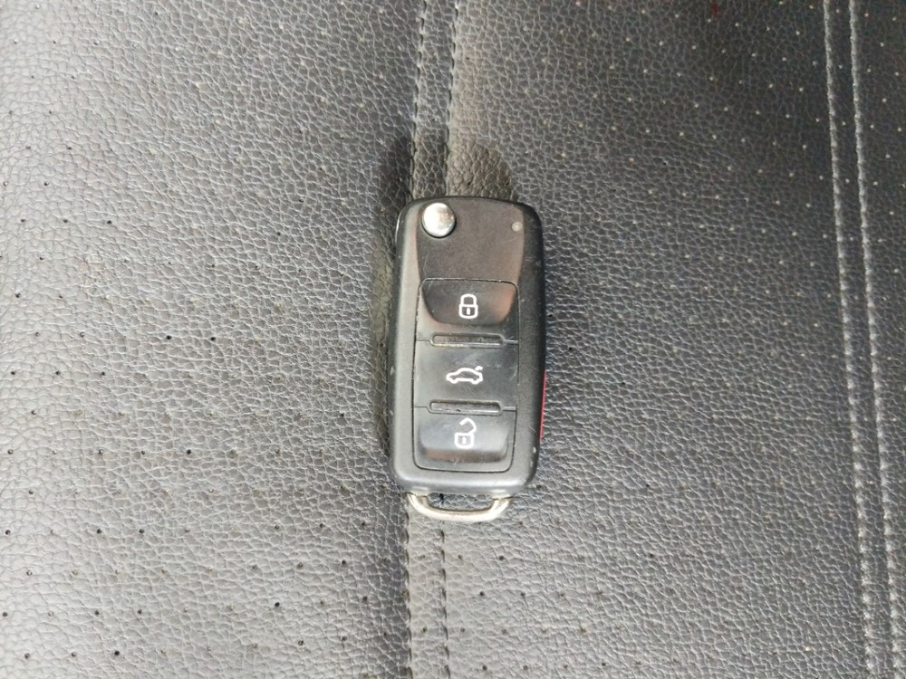 2013 Volkswagen Passat - Keys