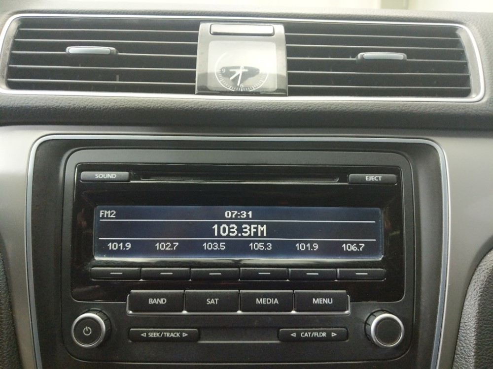 2013 Volkswagen Passat - Stereo Package