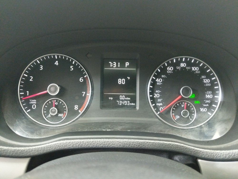 2013 Volkswagen Passat - Odometer Close Up