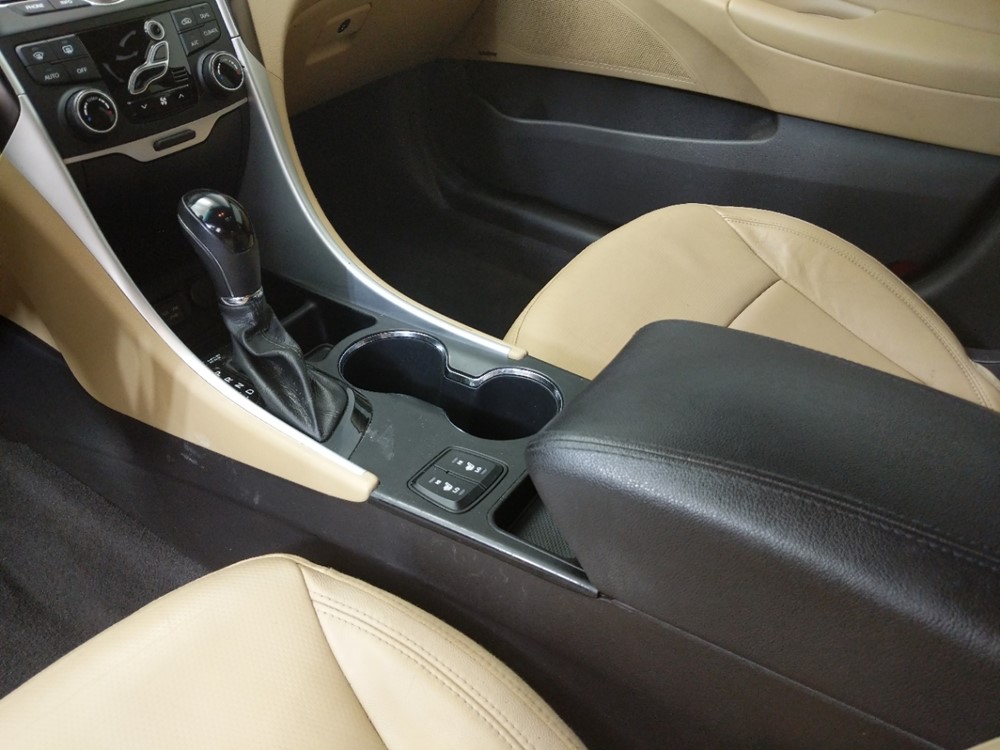 2013 Hyundai Sonata - Center Console/Cup Holders