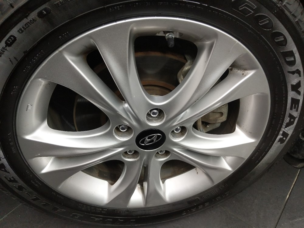 2013 Hyundai Sonata - Wheel