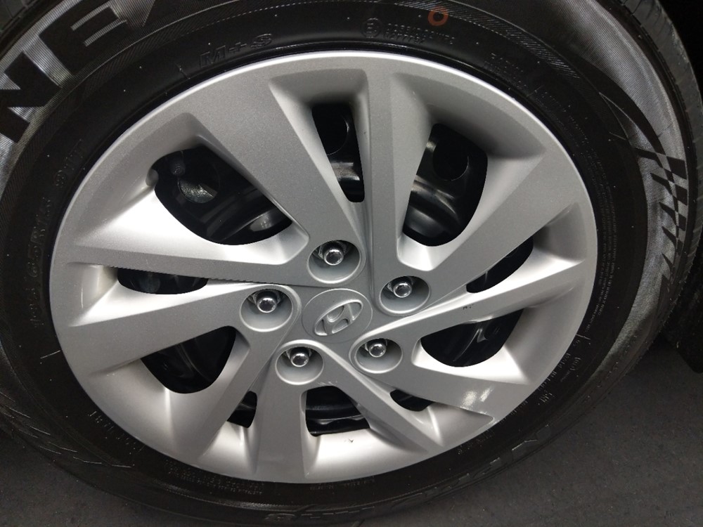 2017 Hyundai Elantra - Wheel