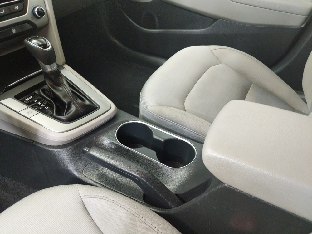 2017 Hyundai Elantra - Center Console/Cup Holders