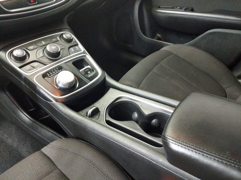 2015 Chrysler 200 - Center Console/Cup Holders