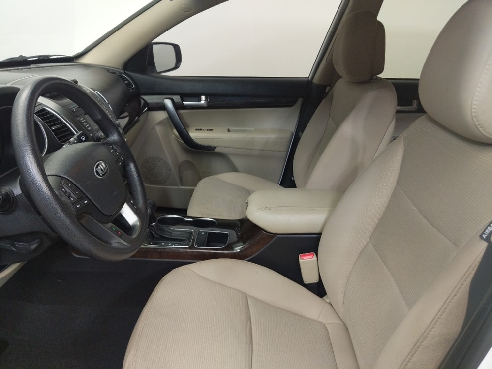 2014 Kia Sorento - Driver Front Seat
