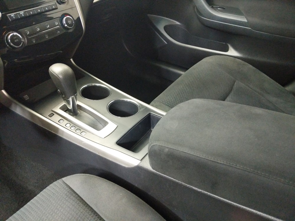 2015 Nissan Altima - Center Console/Cup Holders