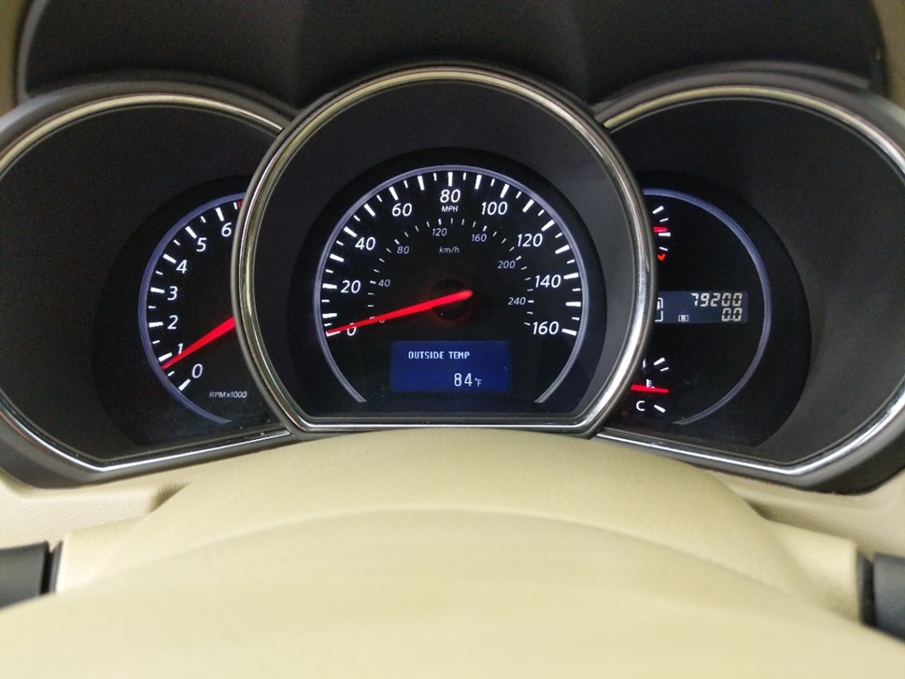 2014 Nissan Murano - Odometer Close Up