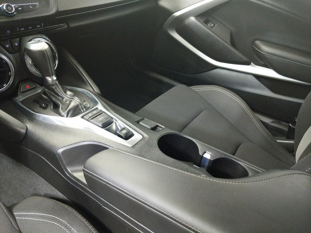 2018 Chevrolet Camaro - Center Console/Cup Holders