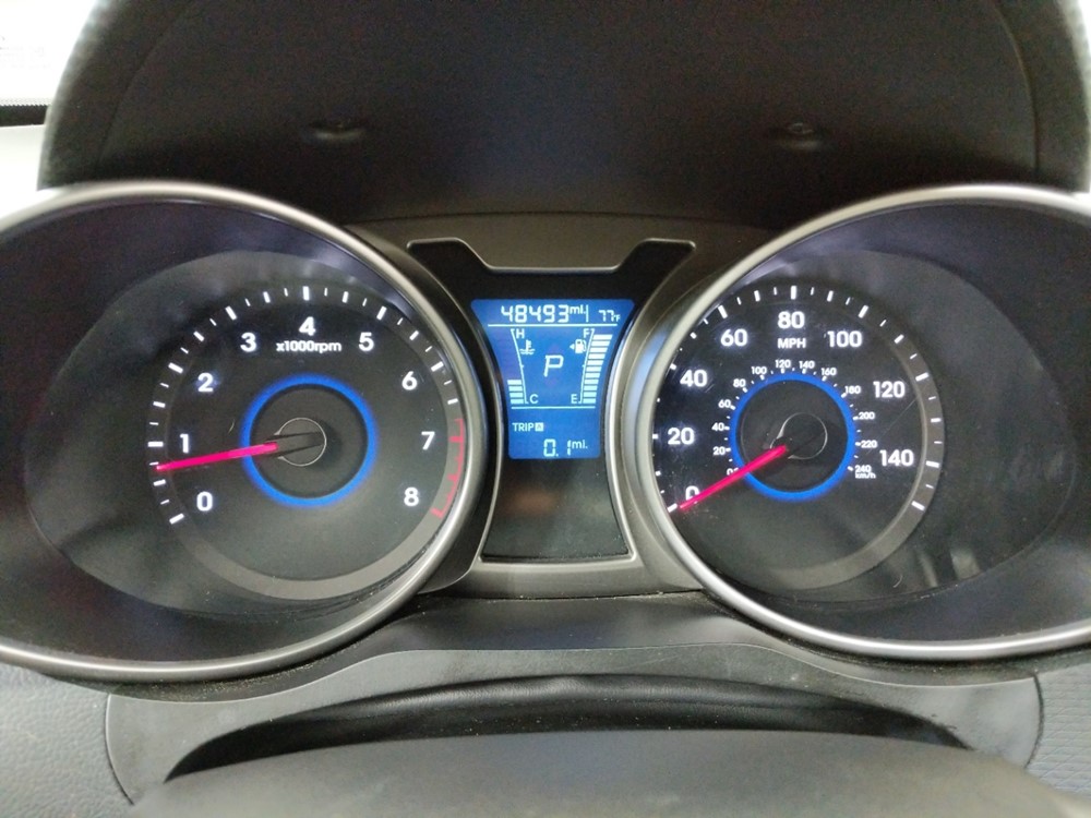 2017 Hyundai Veloster - Odometer Close Up