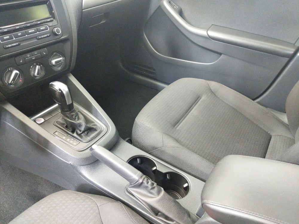 2015 Volkswagen Jetta - Center Console/Cup Holders