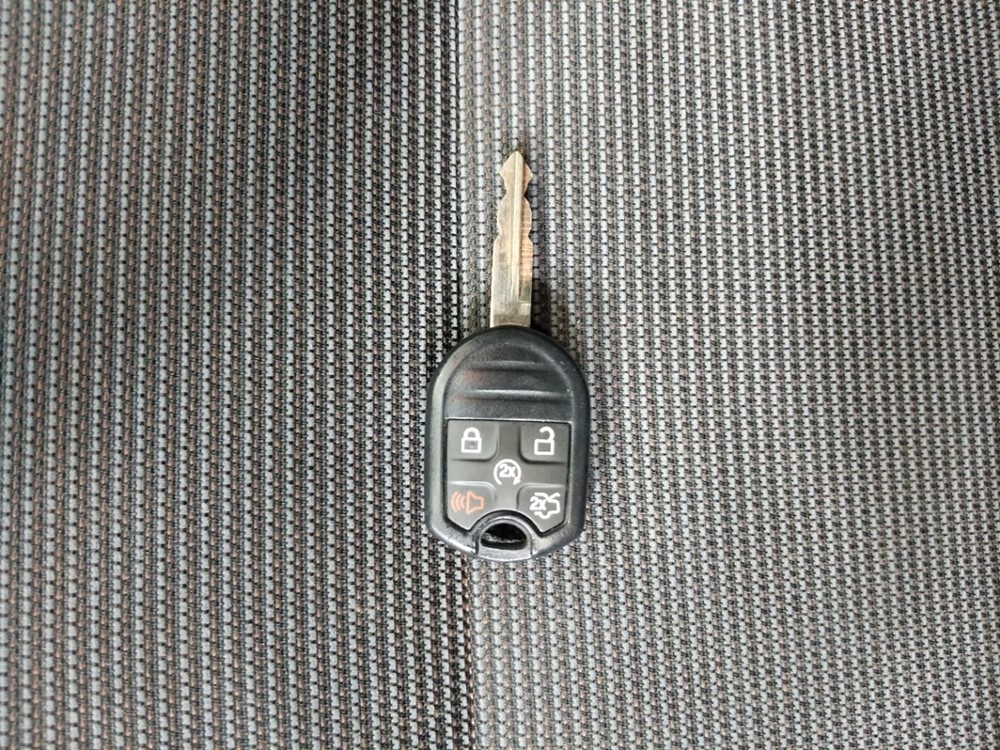 2014 Ford Taurus - Keys