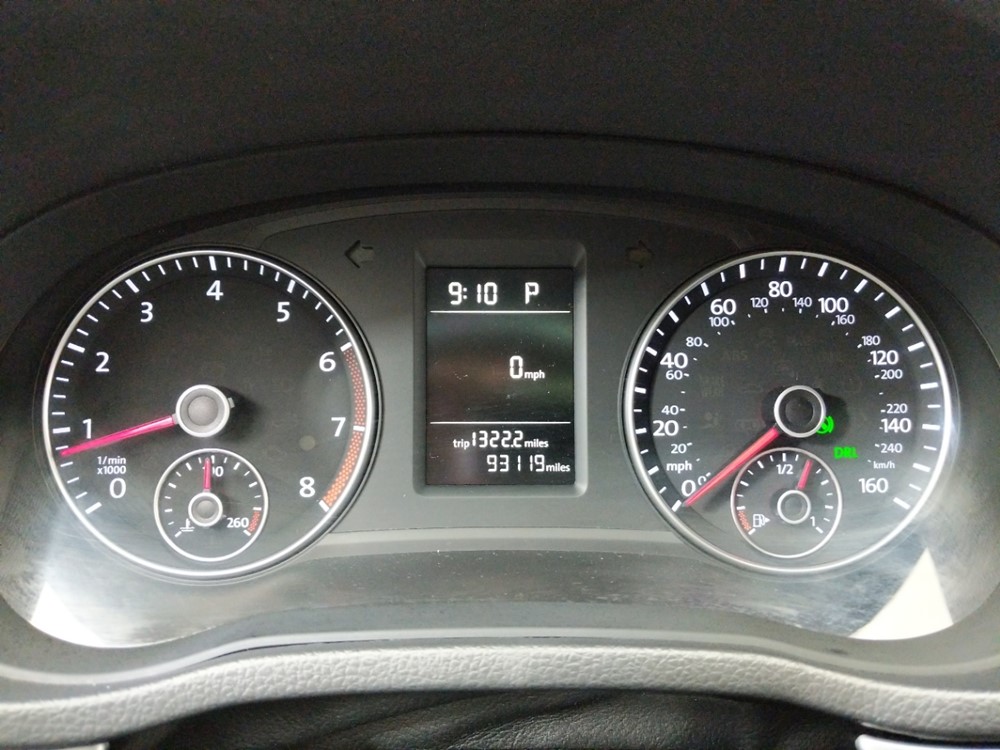 2015 Volkswagen Passat - Odometer Close Up