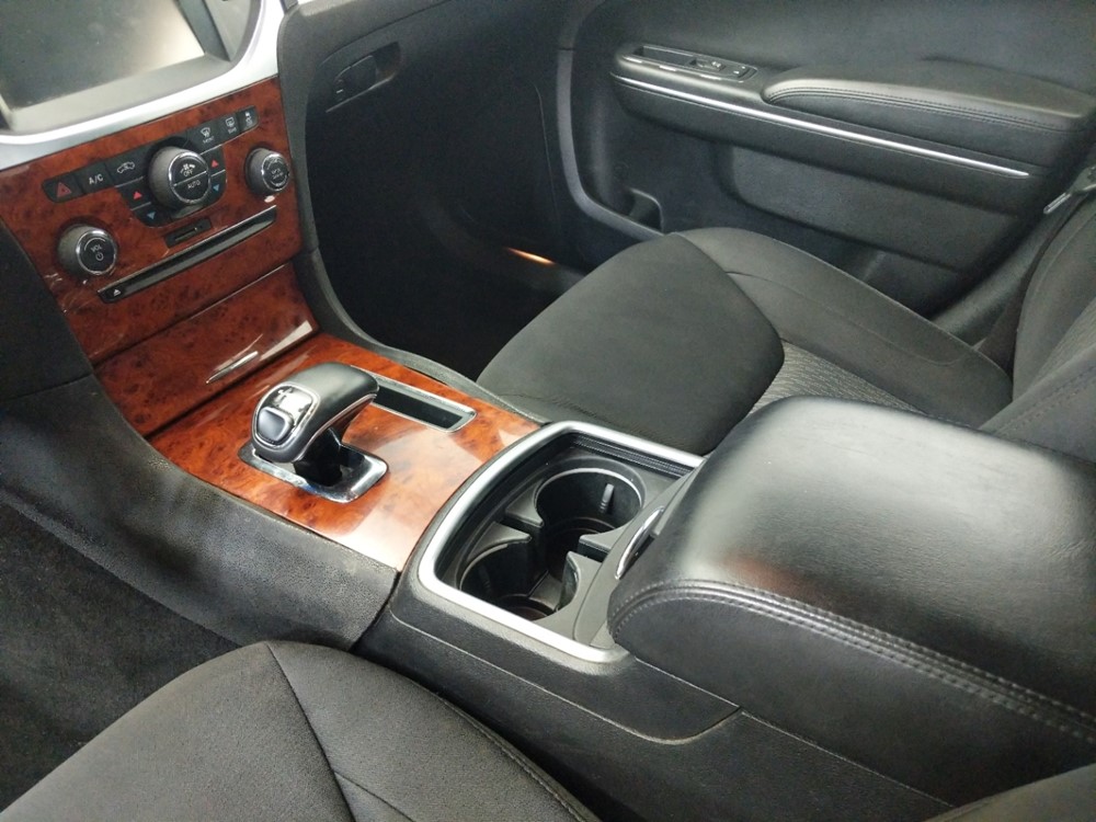 2014 Chrysler 300 - Center Console/Cup Holders