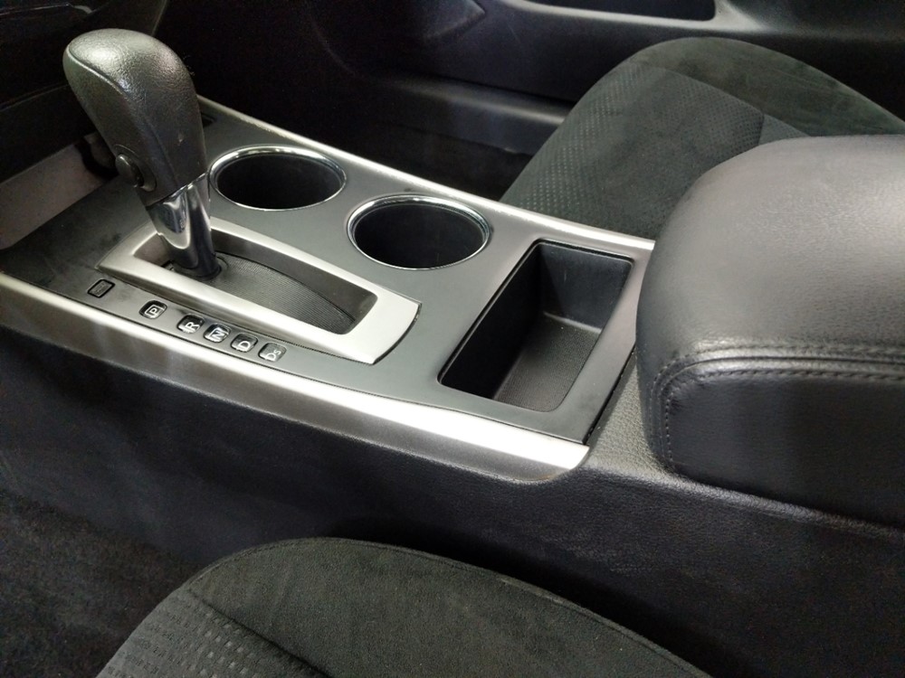 2015 Nissan Altima - Center Console/Cup Holders