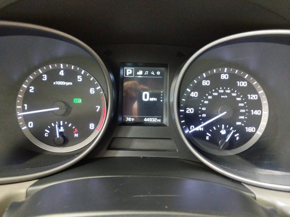 2017 Hyundai Santa Fe - Odometer Close Up