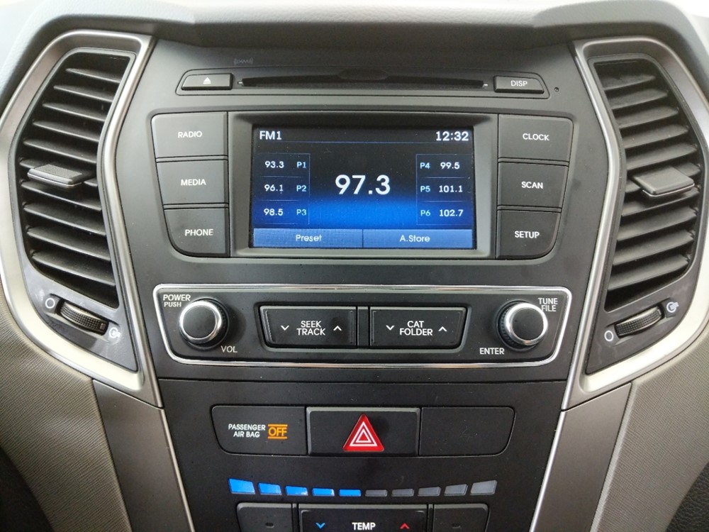 2017 Hyundai Santa Fe - Stereo Package