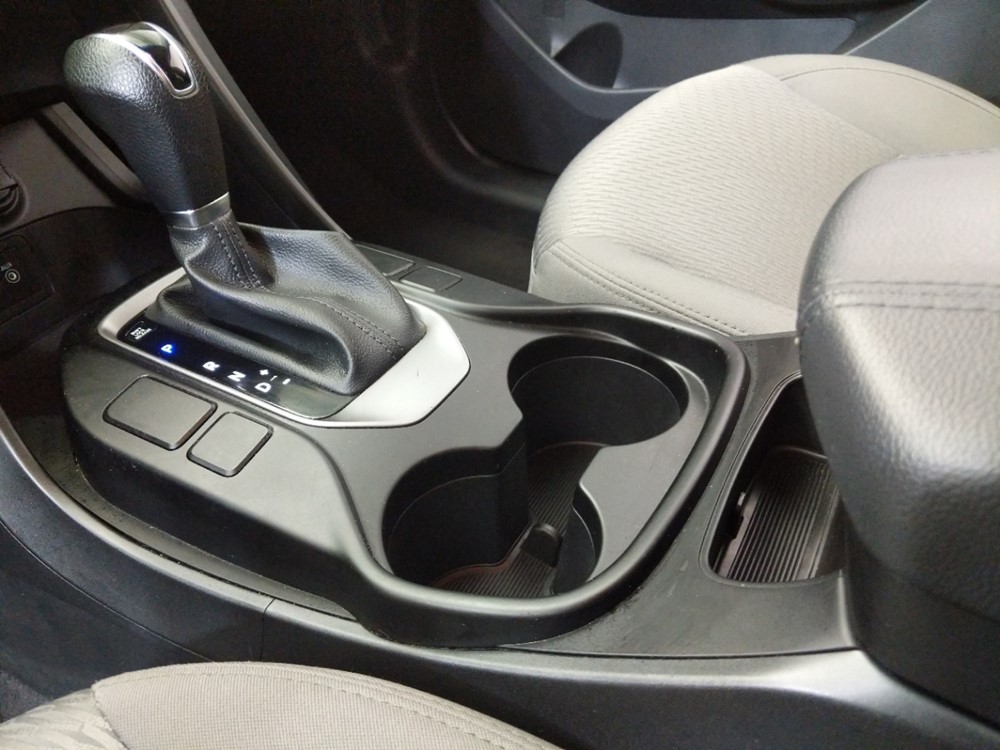 2017 Hyundai Santa Fe - Center Console/Cup Holders