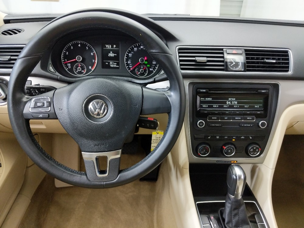 2014 Volkswagen Passat - Driver Dash