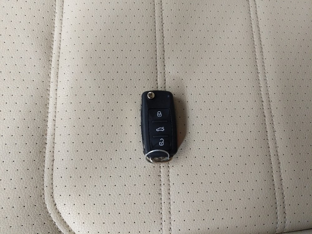 2014 Volkswagen Passat - Keys