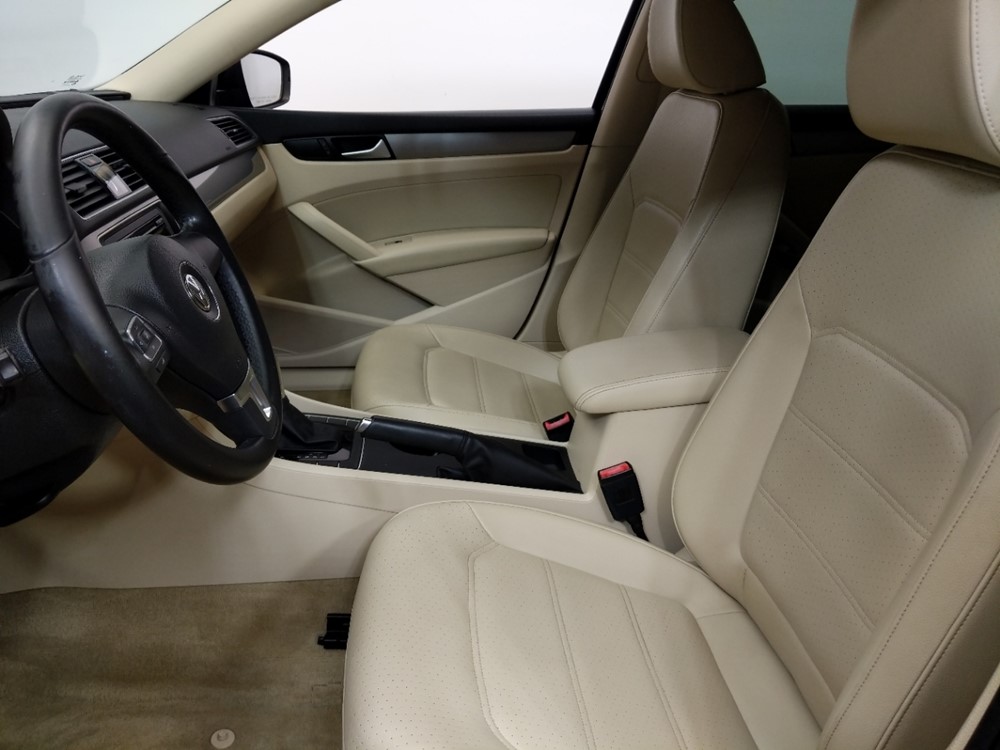 2014 Volkswagen Passat - Driver Front Seat