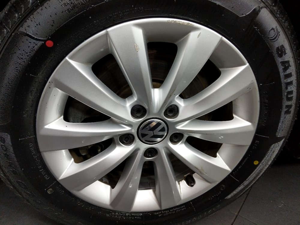 2015 Volkswagen Passat - Wheel
