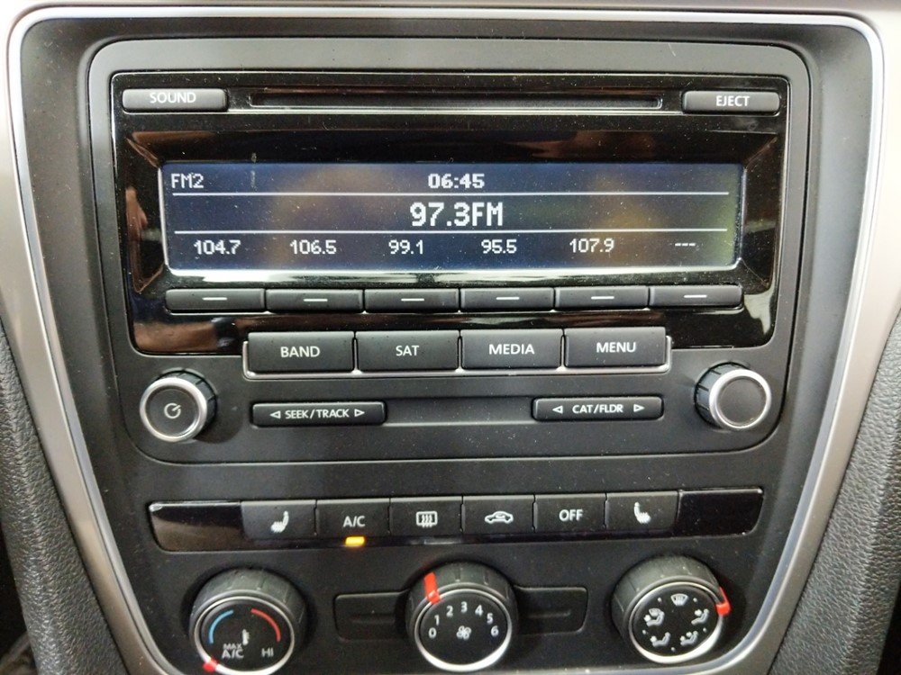 2015 Volkswagen Passat - Stereo Package