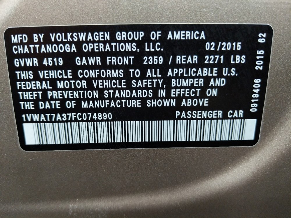 2015 Volkswagen Passat - VIN Plate