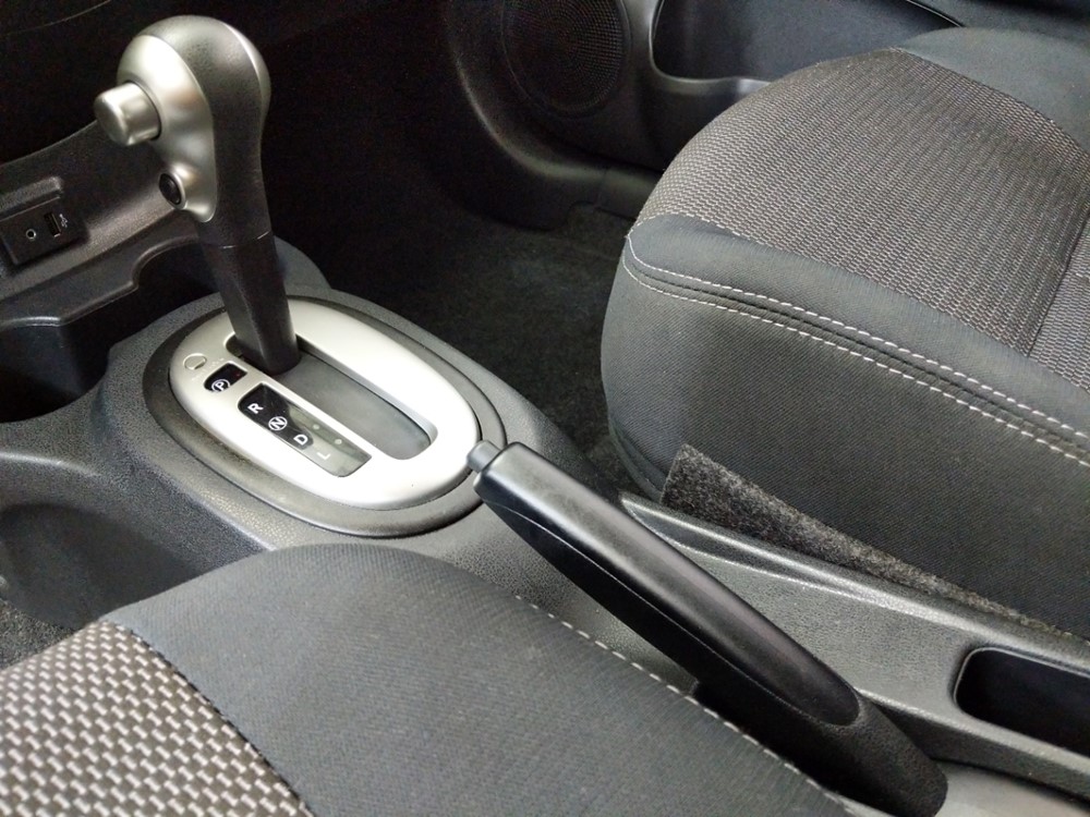 2017 Nissan Versa - Center Console/Cup Holders