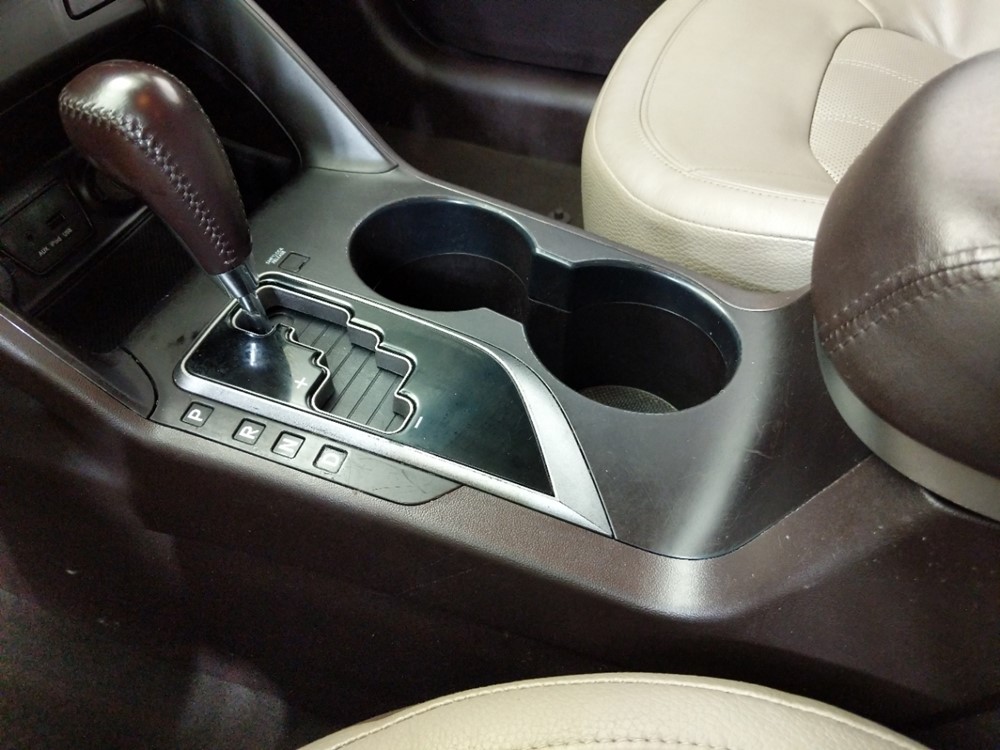 2012 Hyundai Tucson - Center Console/Cup Holders
