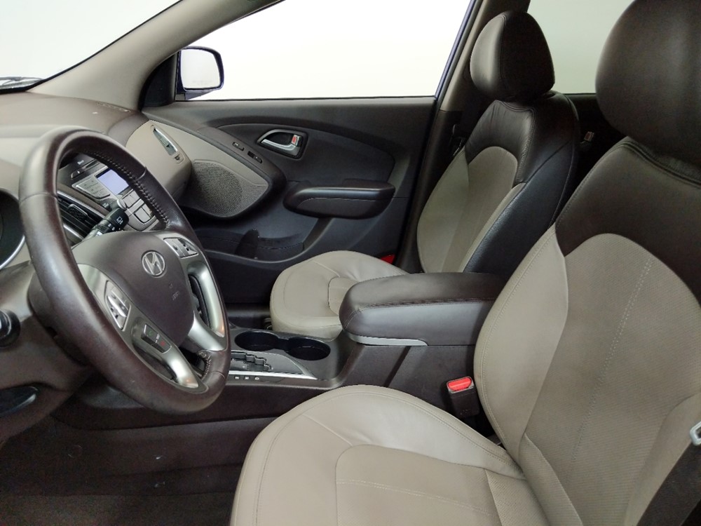 2012 Hyundai Tucson - Driver Front Seat
