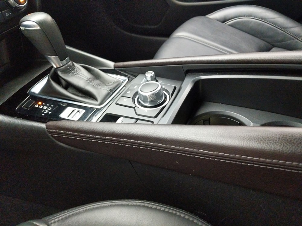 2017 Mazda Mazda3 - Center Console/Cup Holders