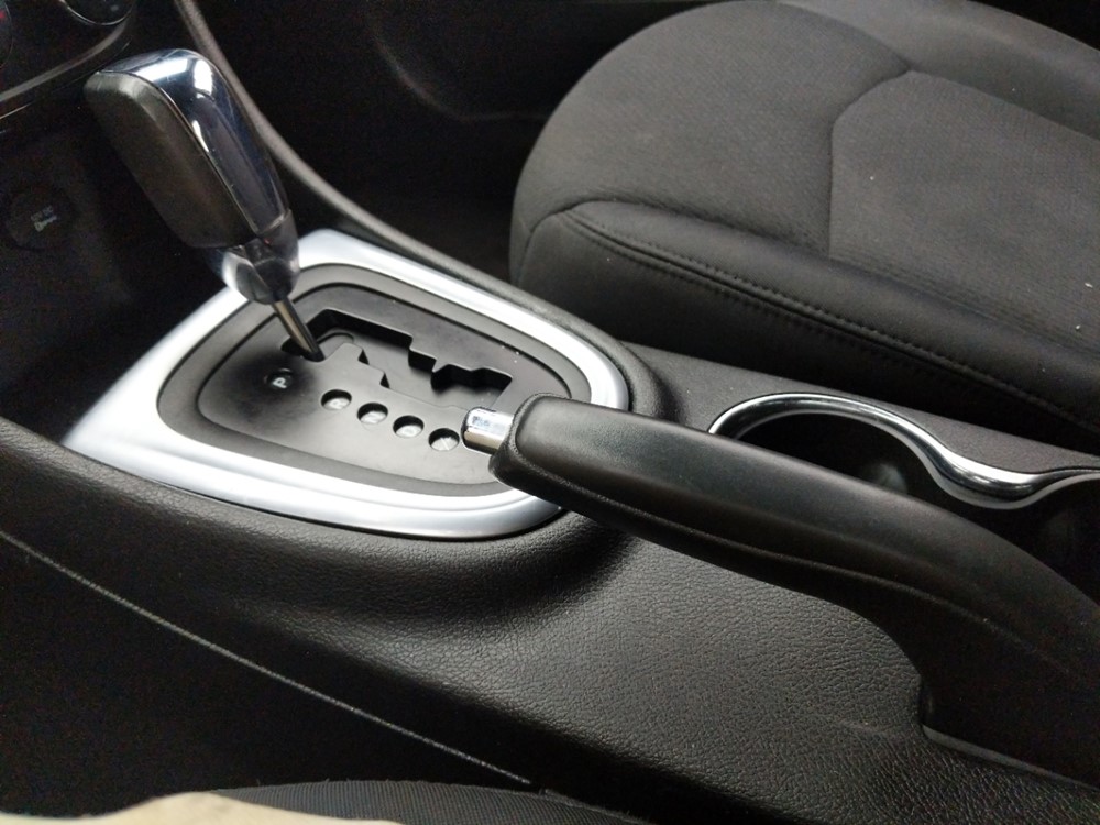 2013 Chrysler 200 - Center Console/Cup Holders