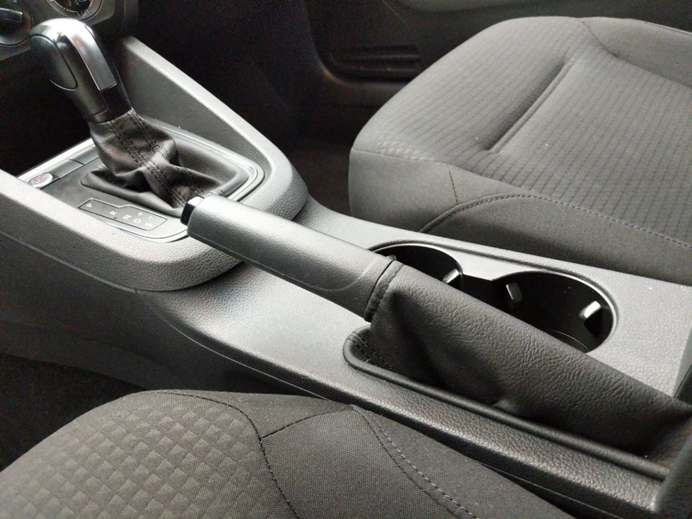 2015 Volkswagen Jetta - Center Console/Cup Holders