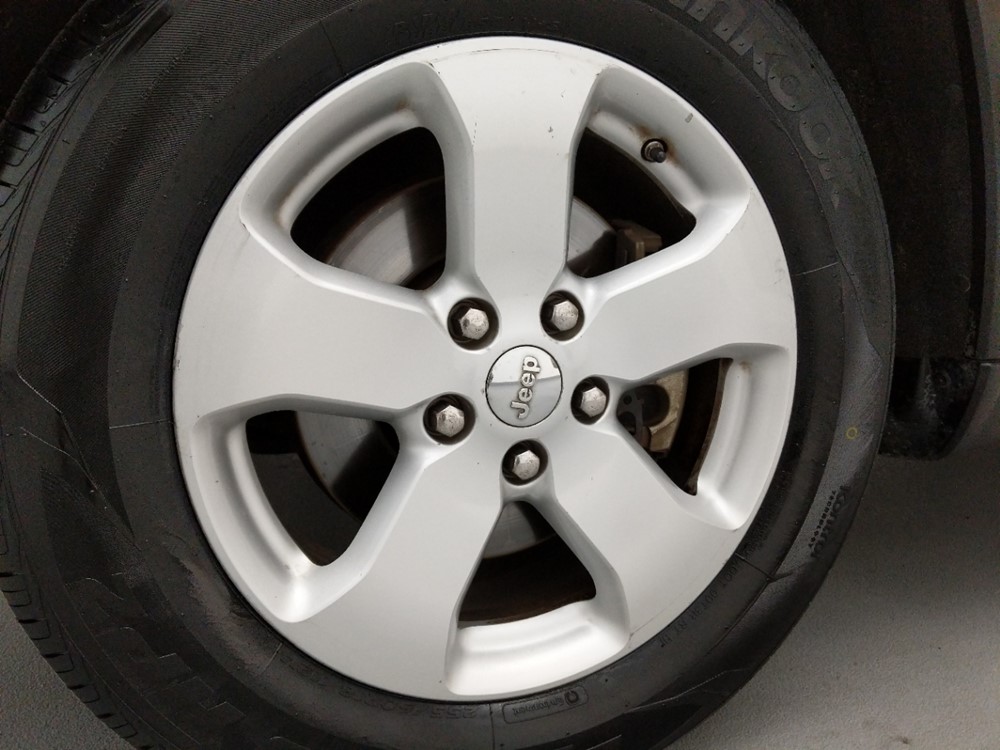 2011 Jeep Grand Cherokee - Wheel