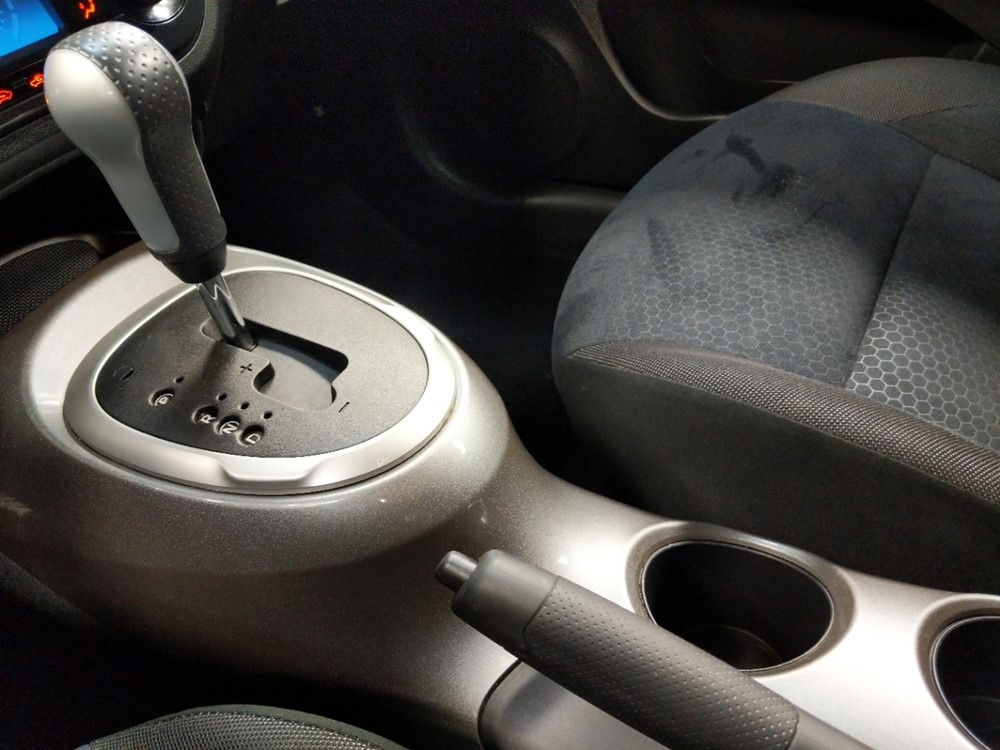 2013 Nissan JUKE - Center Console/Cup Holders