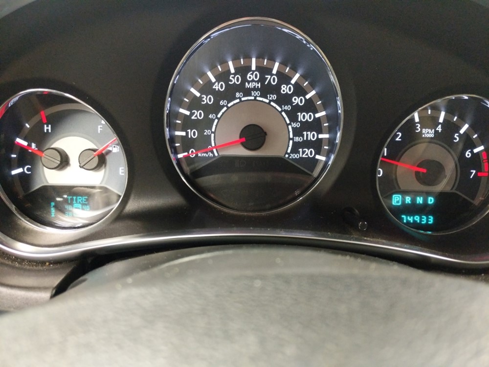 2013 Chrysler 200 - Odometer Close Up