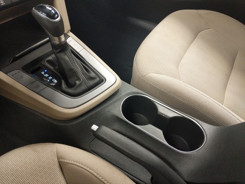 2017 Hyundai Elantra - Center Console/Cup Holders