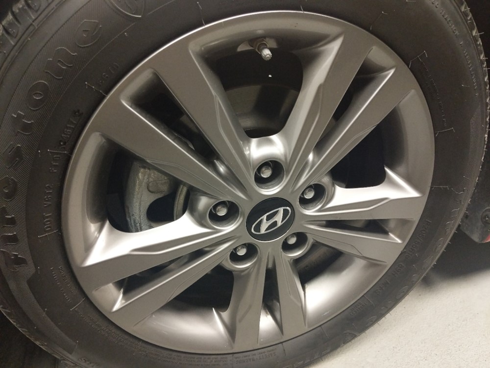 2017 Hyundai Elantra - Wheel
