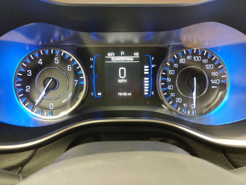2016 Chrysler 200 - Odometer Close Up
