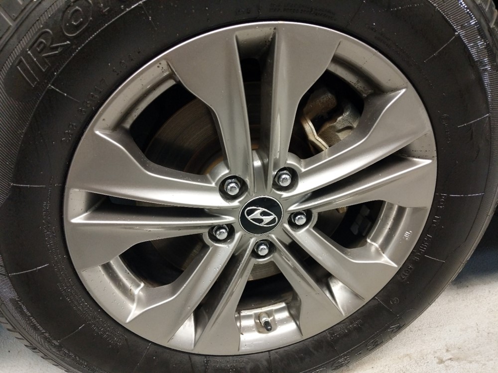 2014 Hyundai Santa Fe - Wheel