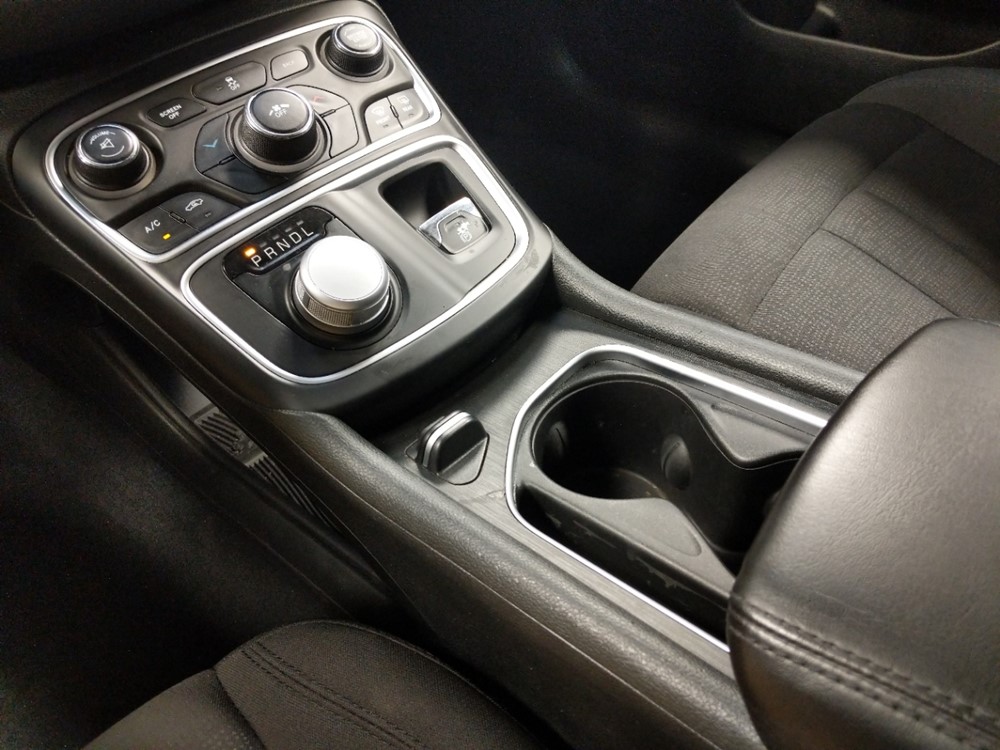 2015 Chrysler 200 - Center Console/Cup Holders