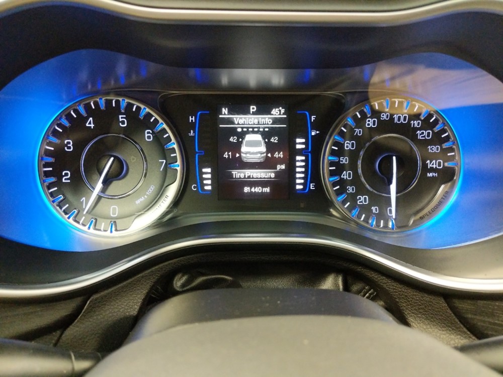 2015 Chrysler 200 - Odometer Close Up
